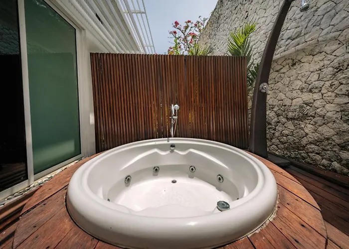 Latitude Bali * Uluwatu (Bali)